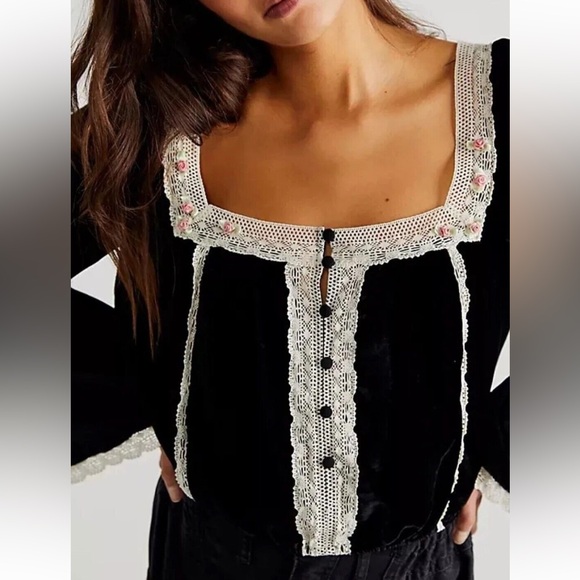 New Free People Black Velvet Twyla Lace-Trim XS Pink Roses Peasant Relaxed Top - Picture 4 of 9
